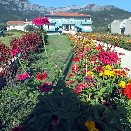 Zeus Aparthotel 4*